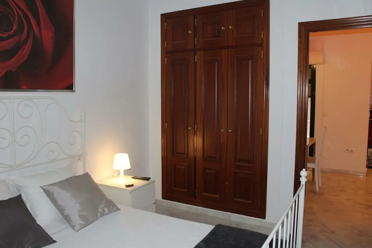 Apartamentos Rg Triana, Calle Castilla Con Patio Sevilha 0*,  Espanha